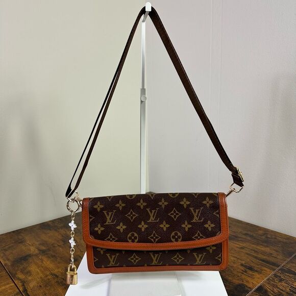 Louis Vuitton Vintage Monogram Pochette Dame Clutch Bag - Picture 1 of 16